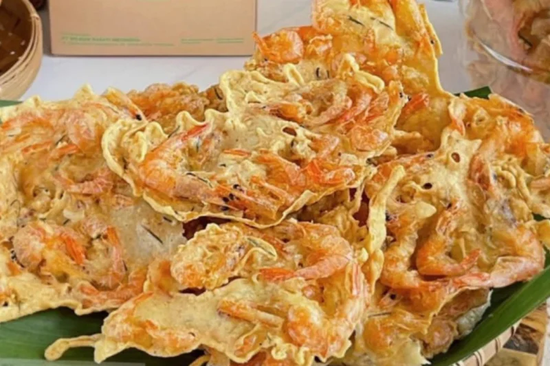 Peyek Udang: Camilan Renyah yang Tak Pernah Lekang oleh Waktu