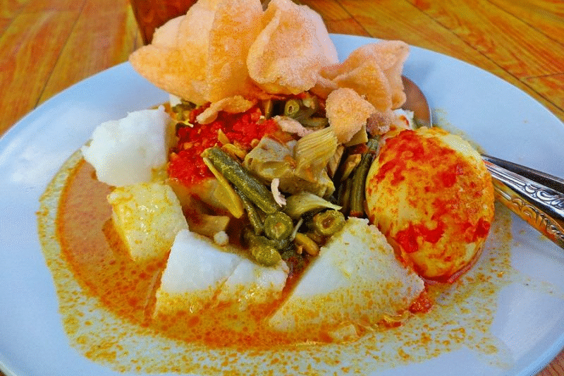 Lontong Sayur: Menu Sarapan yang Melekat dari Dulu Hingga Sekarang